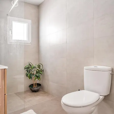 Sunny Townhouse With Terrace In * 네르하