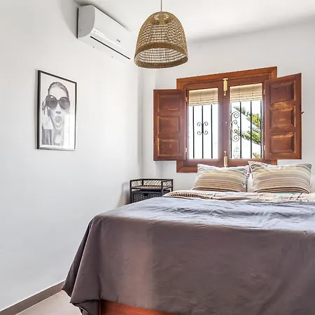 펜션 Sunny Townhouse With Terrace In