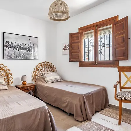 Sunny Townhouse With Terrace In 펜션