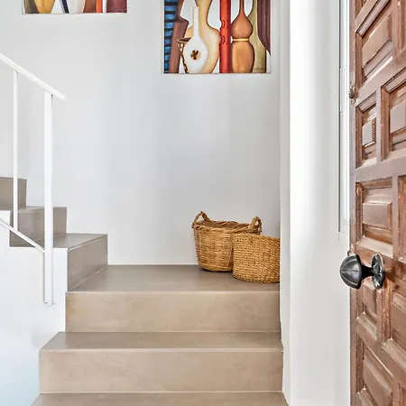 Sunny Townhouse With Terrace In 펜션 네르하