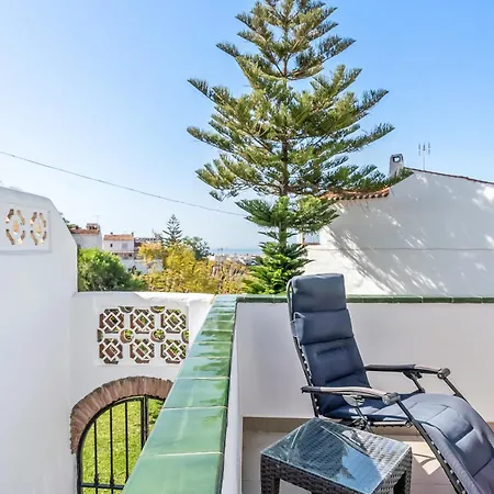 Sunny Townhouse With Terrace In