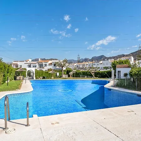 펜션 Sunny Townhouse With Terrace In