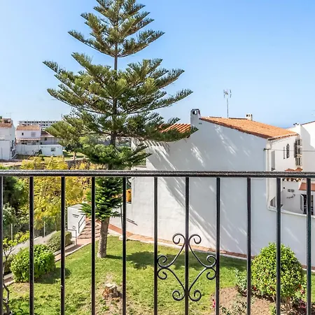 Sunny Townhouse With Terrace In * 네르하